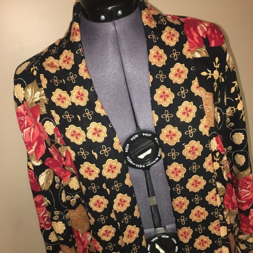 AKF open front floral kimono size medium